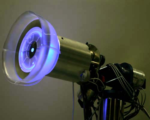 MediaLab_lamp_3quarter_blue2-500