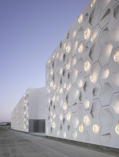 Dezeen_Contemporary-Art-Centre-Córdoba-by-Nieto-Sobejano-Arquitectos_1