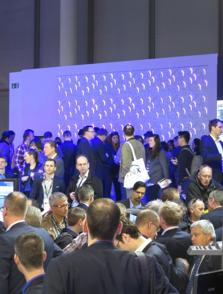 PhilipsLuminousPatterns_Light+Building2016_2