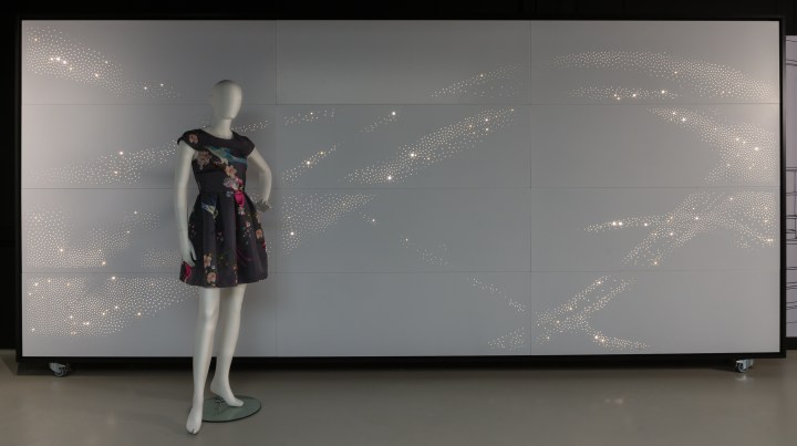 028 Luminous textile