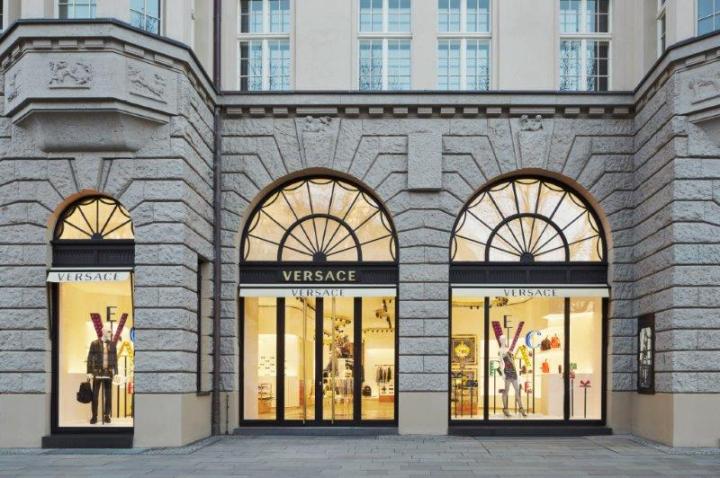 versace-store-berlin_facade