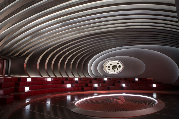 passengers-set-design-007