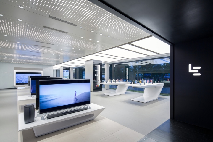LeEco-Experience-Showroom-by-CallisonRTKL-Beijing-China-03