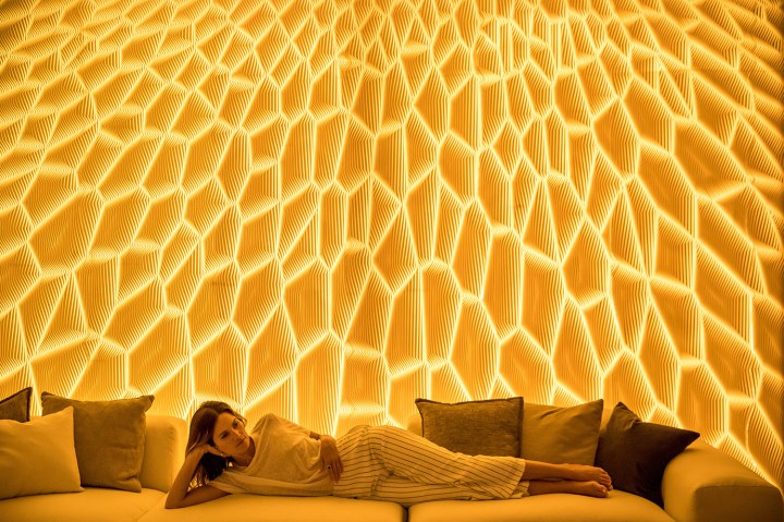 Mario Romano cracked-back-light-7b33a45967090375a820f4f52f976b74c5e570142394f75d4b8856c7ff9dafdd